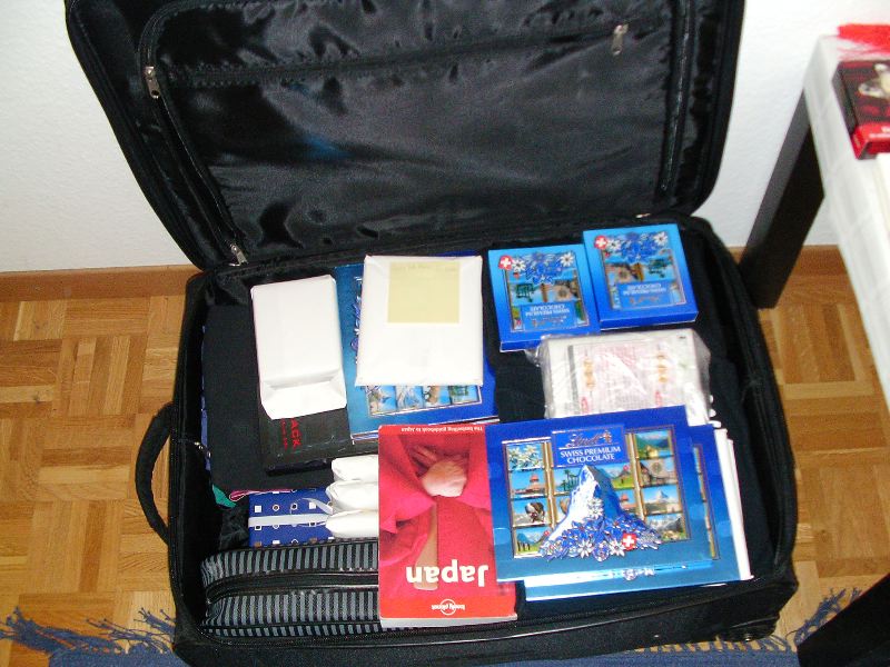 01_packing_suitcase.jpg